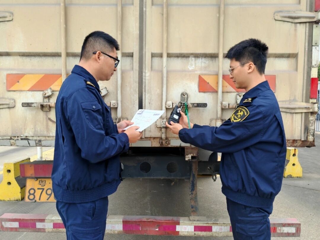 大湾区首创！陆空联运转关+安全智能锁新模式